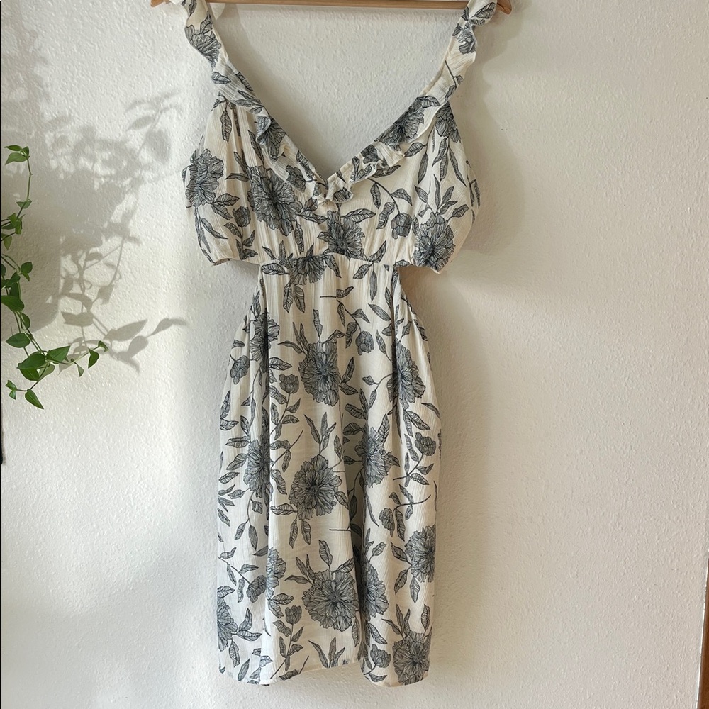 Abercrombie & Fitch Cut-Out Ruffle Black & White Floral Mini Dress L
